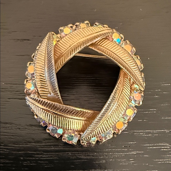 Jewelry - vintage gold-tone leaf and aurora borealis rhinestone circle brooch